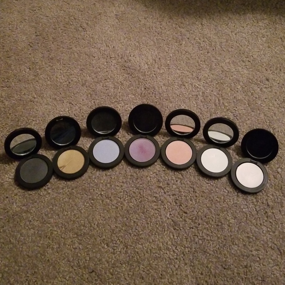 Eyeshadow lot seven shades